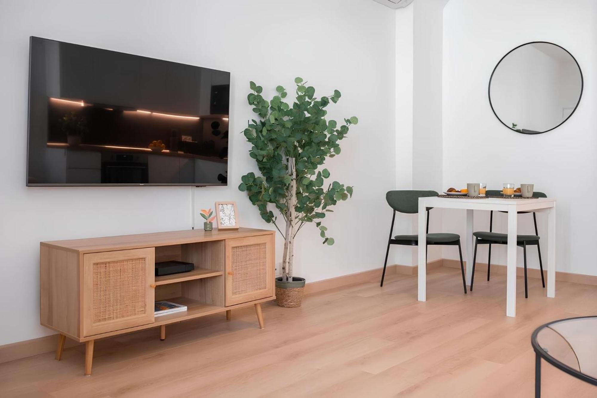 Cozy Appartement Plein Centre, Proche Gare/Plage Menton Exterior photo